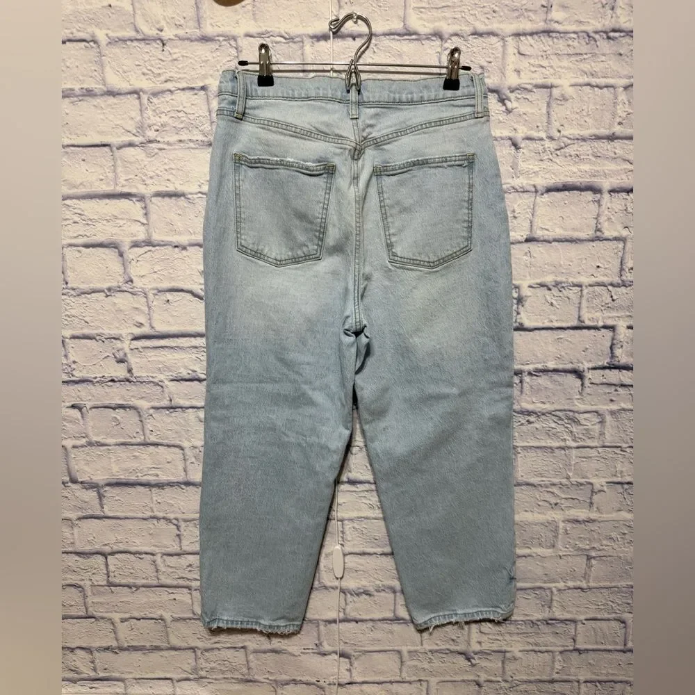 Universal Thread Women vintage straight Fit Ripped Denim Jeans, Light Blue